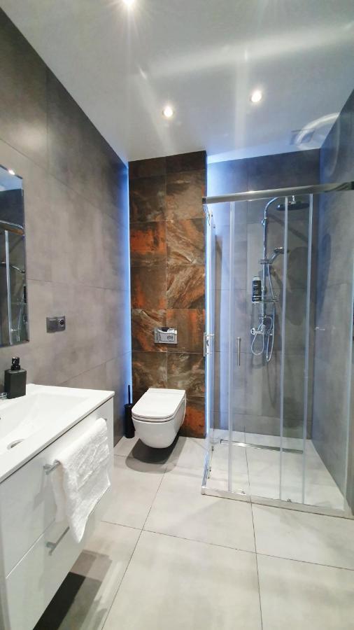 Modern Apartment In The City Center Kattowitz Exterior foto